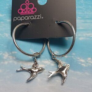 NWT PAPARAZZI HUMMINGBIRD HOOP EARRINGS